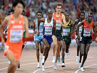 Mo Farah secures gold in the M...