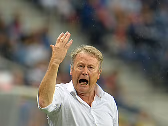 WATCH: Malmo coach loses cool...