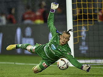 Teenage goalkeeper makes outst...