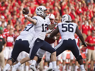 WATCH: College football team p...
