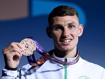 Irish boxer catches two thieve...