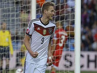 WATCH: Andre Schurrle mistaken...