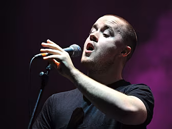 Maverick Sabre on supporting A...