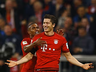 WATCH: Robert Lewandowski'...