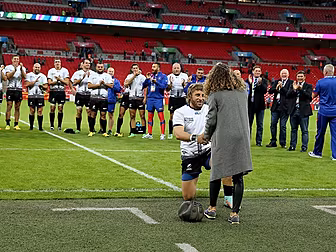 Romanian scrum half pops the q...