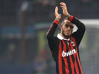 Beckham tips AC Milan to win C...