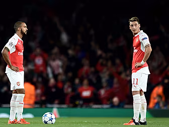 John Giles: "Ozil's pe...