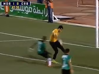 WATCH: Algerian goalkeeper sho...