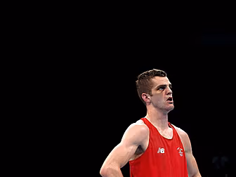 Adam Nolan crashes out of boxi...