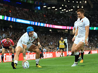 Rugby Round-Up: England stroll...