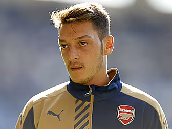 Ozil takes to Twitter to hit o...