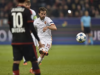 Miralem Pjanic sends Ireland a...
