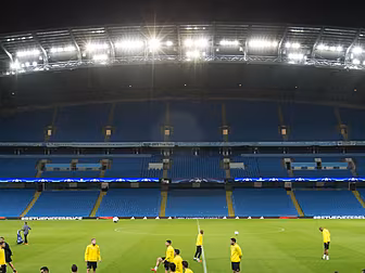 WATCH: Fans clash in Mancheste...