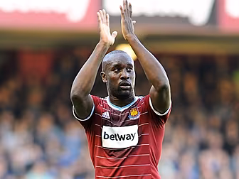 Carlton Cole signs for Celtic
