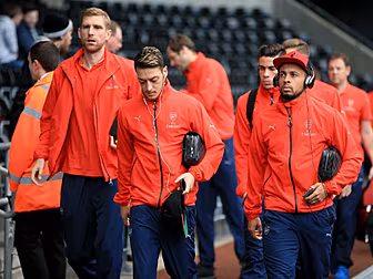 WATCH: Arsenal attempt to play...