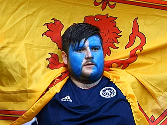 Scotland's new pink away j...
