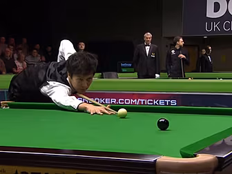 WATCH: Snooker player misses o...