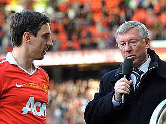 Alex Ferguson backs Gary Nevil...
