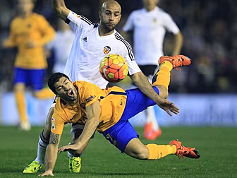 Luis Suárez claims his stamp o...