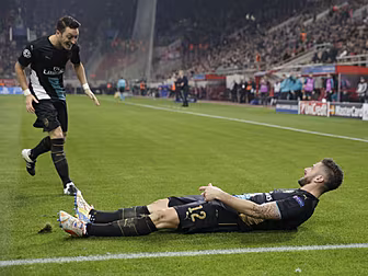 WATCH: Arsenal pull off a grea...