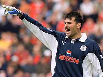 Ex-Newcastle keeper Srnicek &#...