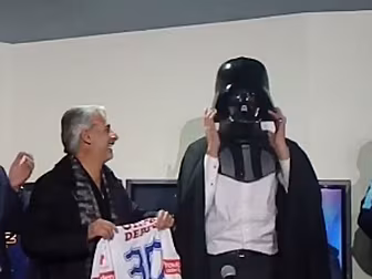 Mexican club dress their new s...