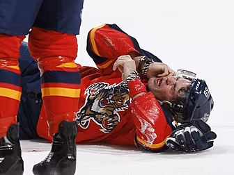 WATCH: Ice hockey player sees...