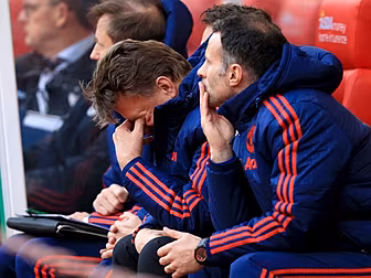 Limp Manchester United perform...