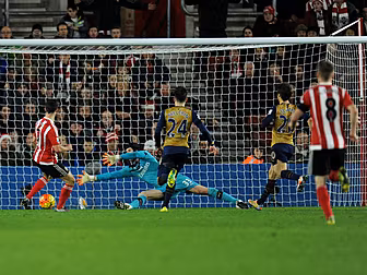 Saints stand firm to deny Arse...