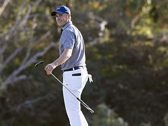 Jordan Spieth eases into the l...