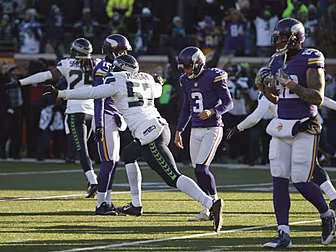 WATCH: Vikings kicker freezes...