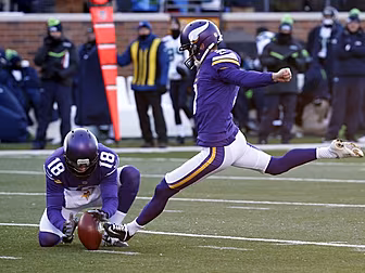 WATCH: Vikings fans react to m...