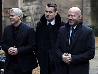 Alan Shearer pays tribute to l...