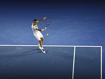 Roger Federer becomes the firs...