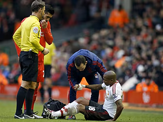 Van Gaal seeking fullback repl...