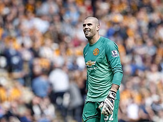 Victor Valdes completes move t...