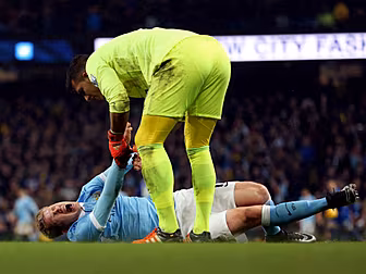 Joel Robles apologises to Kevi...