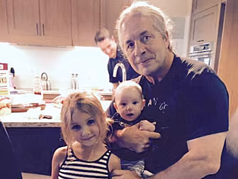 Wrestling legend Bret Hart rev...
