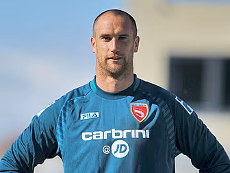 WATCH: Irish goalkeeper scores...