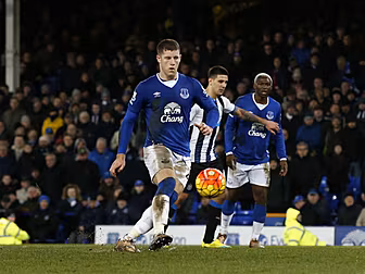 WATCH: Ross Barkley scores a p...