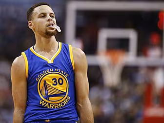 WATCH: Steph Curry narrowly av...