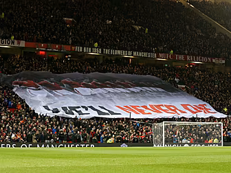 Manchester United stars pay tr...