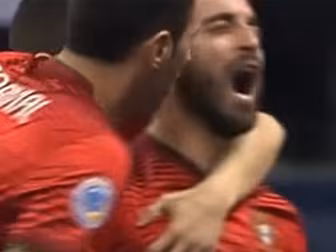 WATCH: Portuguese futsal playe...
