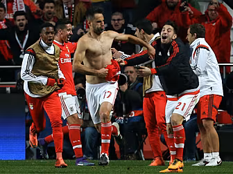 Injury-time goal hands Benfica...