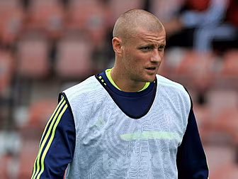 Ex-Stoke defender forced to re...