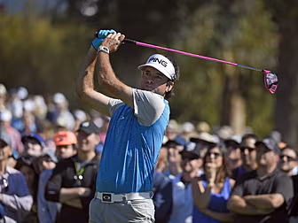 Bubba Watson recovers from a k...