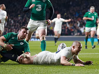 Ireland fall short in Twickenh...