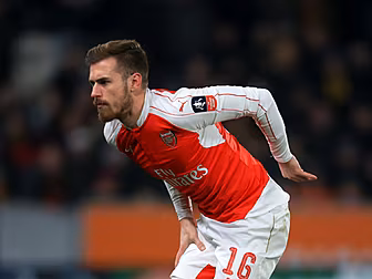 Arsenal breeze past Hull but e...