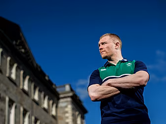 Keith Earls picks out the Ital...