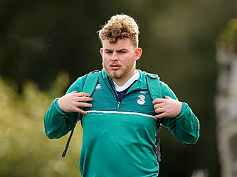 Finlay Bealham replaces Cian H...
